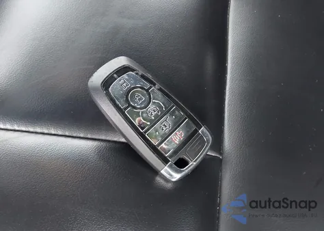 2021 Lincoln Corsair Standard z USA, uszkodzony, nr VIN 5LMCJ1D93MUL24365